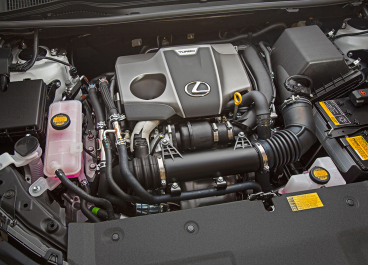 Фото подкапотного пространства нового Lexus NX 200t c 2-литровым турбодвигателем