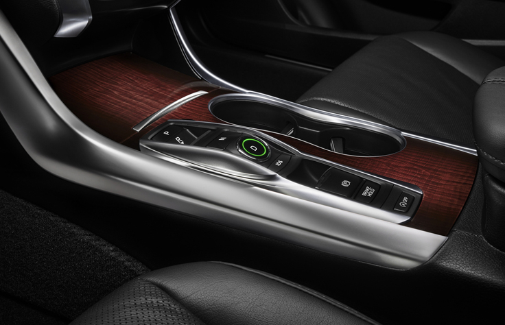 Блок управления 9-ступенчатой автоматической трансмиссией в салоне 6-цилиндровой версии нового Acura TLX 2014
