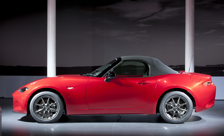 Фото нового родстера Mazda MX-5 2014-2015 вид сбоку