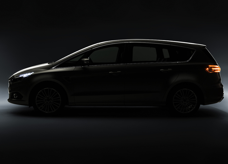Фото нового минивена Ford S-Max 2014-2015 вид сбоку