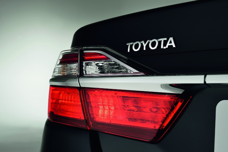 Фото нового Toyota Camry 2014 вид сзади