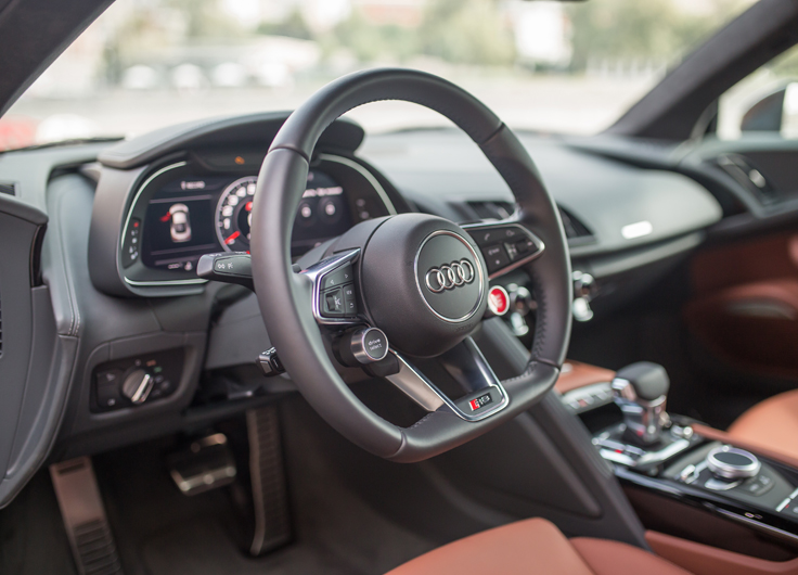 Фото нового Audi R8 V10 2015-2016 салон