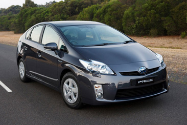Комплектации Toyota Prius 2015