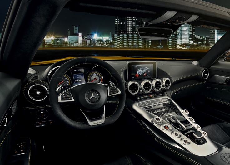 Новый родстер Mercedes-AMG GT S уничтожит бедность на дорогах