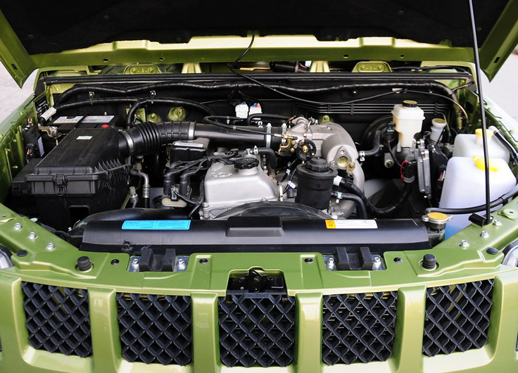 Фото новый Beijing BJ40 2014 подкапотное пространство