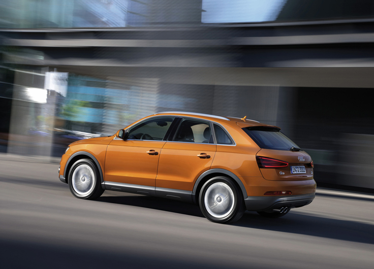 Фото Audi Q3 сзади