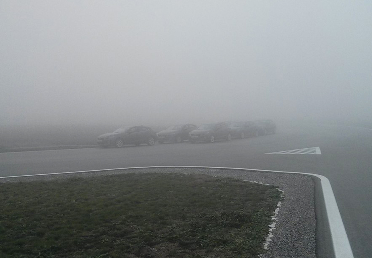 Фото новая Mazda 3 2014 в тумане