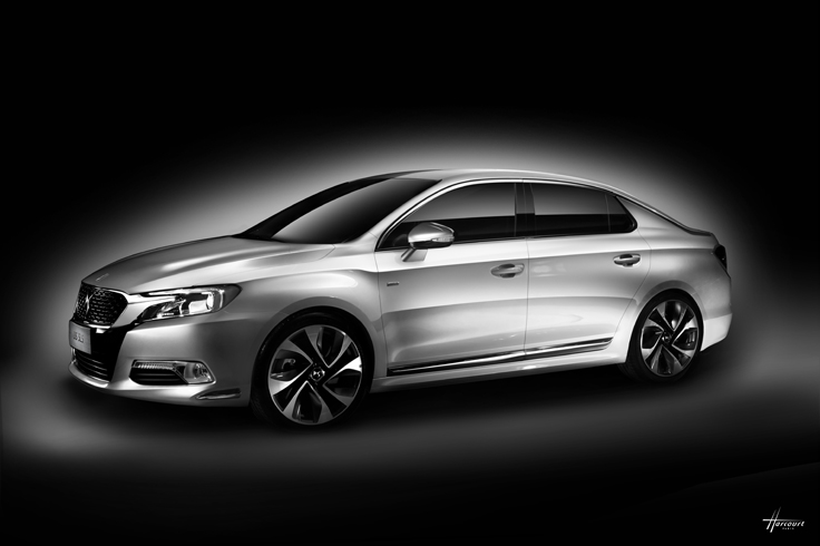 Фото новый Citroen DS 5LS спереди