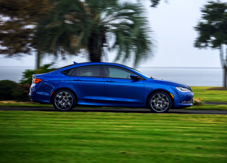 Фото новый Chrysler 200 2014-2015 сбоку