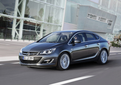 Комплектации и цены Opel Astra 2013