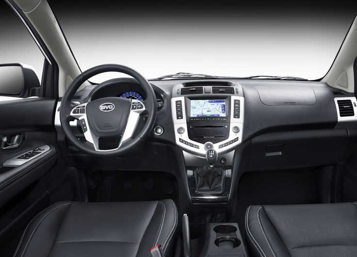 Фото салона нового BYD S6 2014