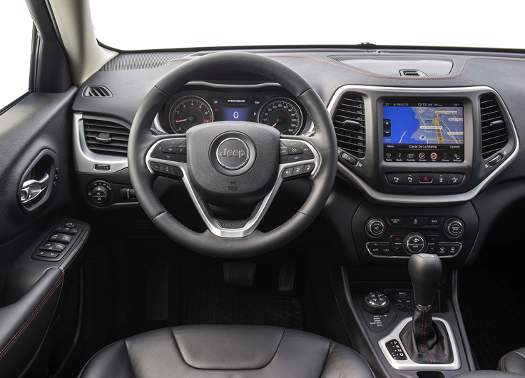 Фото салона нового Jeep Cherokee 2014