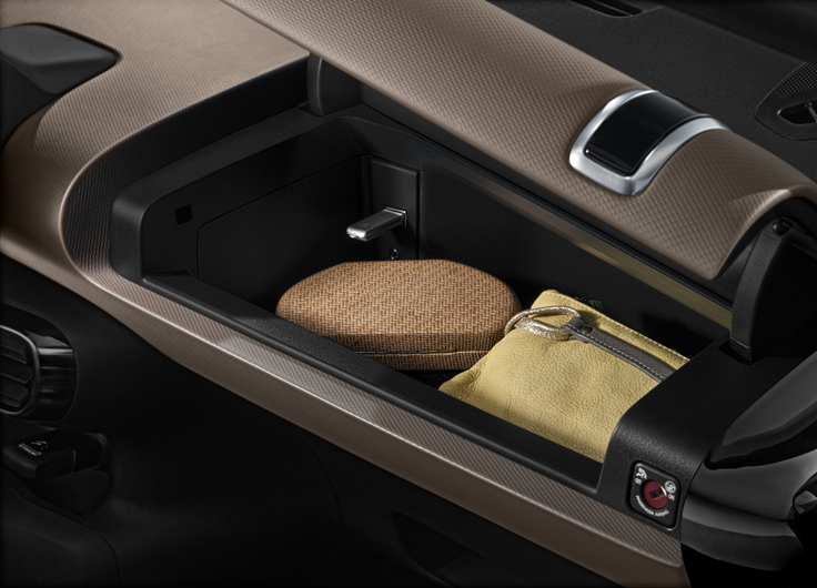 Фото бардачка нового Citroen C4 Cactus 2014
