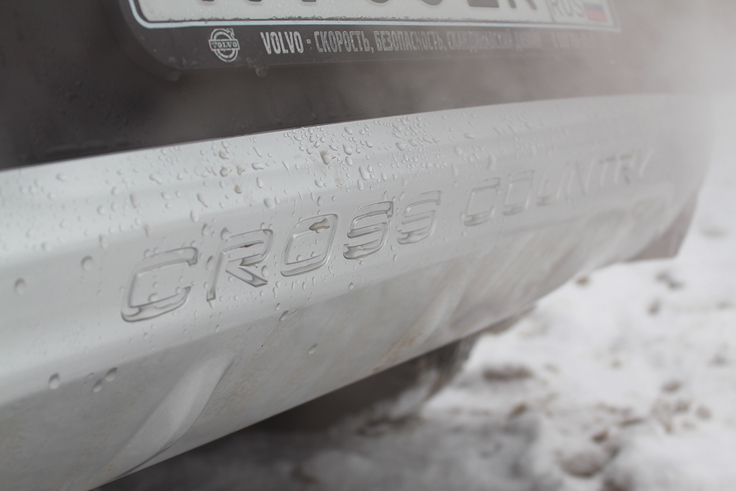 Фото тест-драйв Volvo V40 Кросс Кантри 2014 в снегу