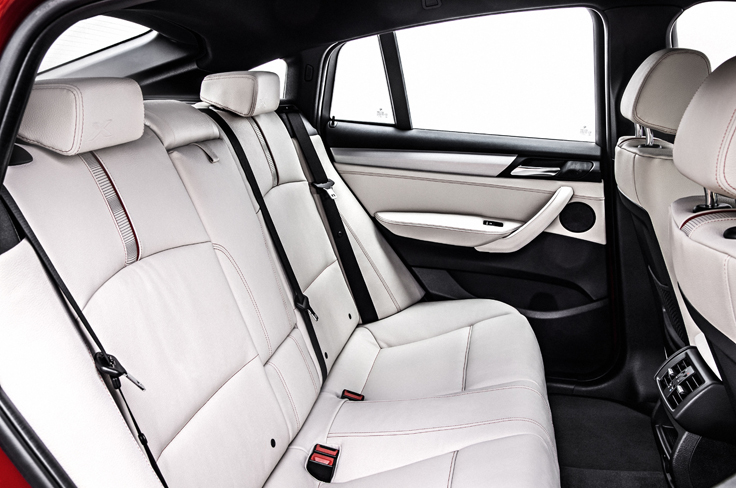Фото заднего ряда сидений у нового BMW X4 2014