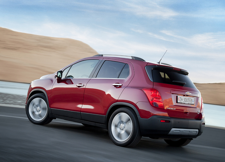 Фото нового Chevrolet Tracker 2014-2015 вид сзади