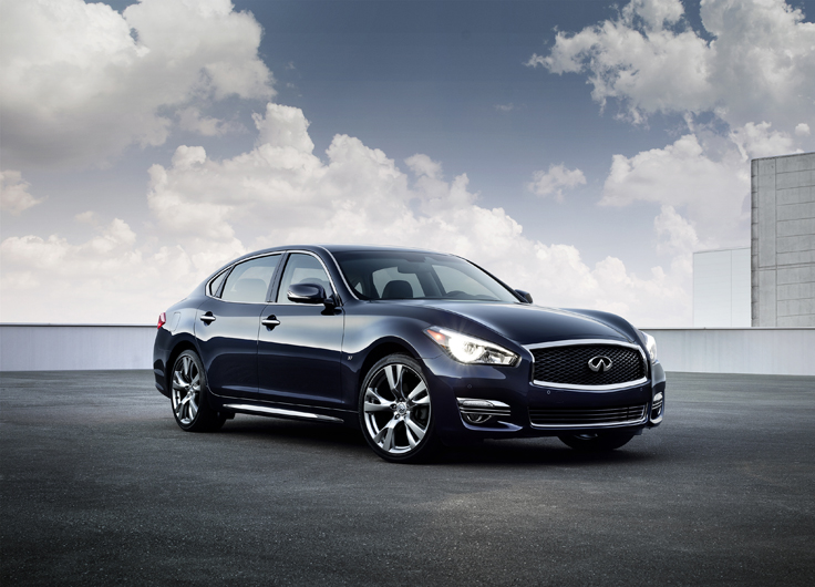 Фото нового Infiniti Q70 2014-2015 вид спереди