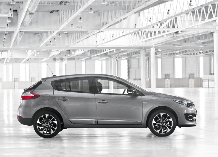Фото новый Renault Megane 2014 сбоку