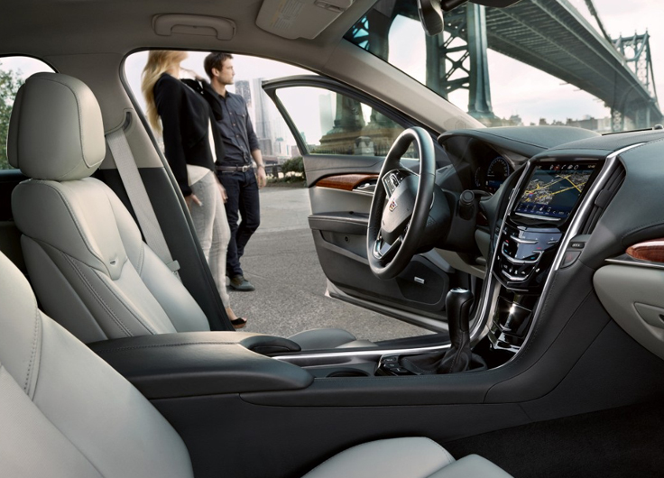 Фото салона нового Cadillac ATS 2014-2015