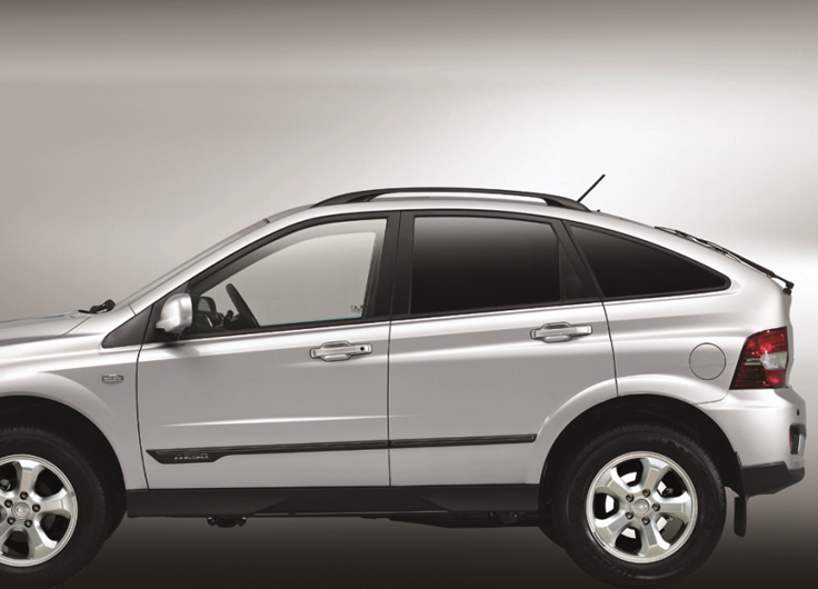 Фото нового SsangYong Nomad 2014 вид сбоку