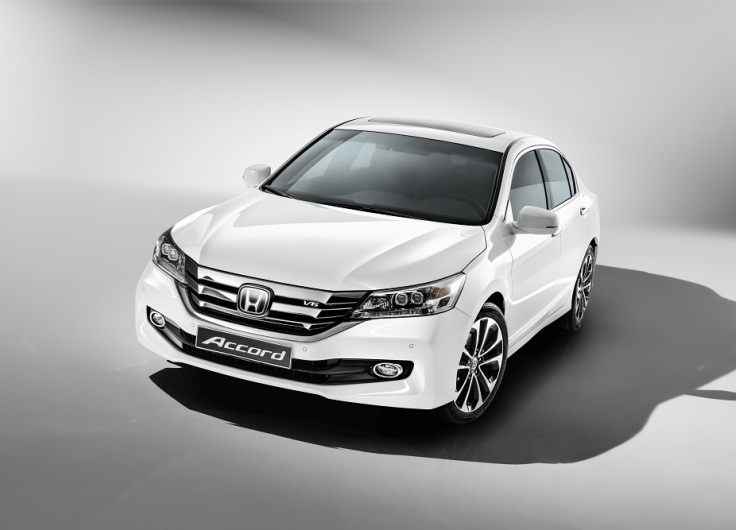 Фото нового Honda Accord 2014-2015 вид спереди
