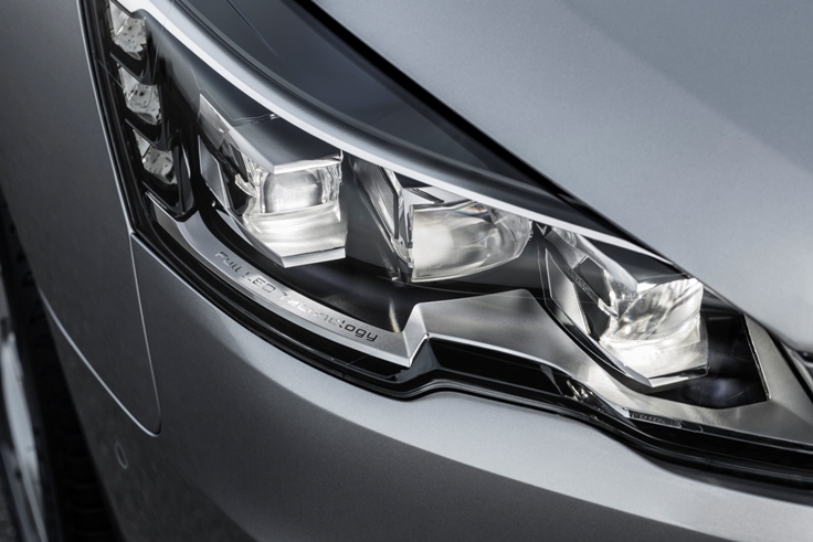 Фото светодиодной фары головного света нового Peugeot 508 2014