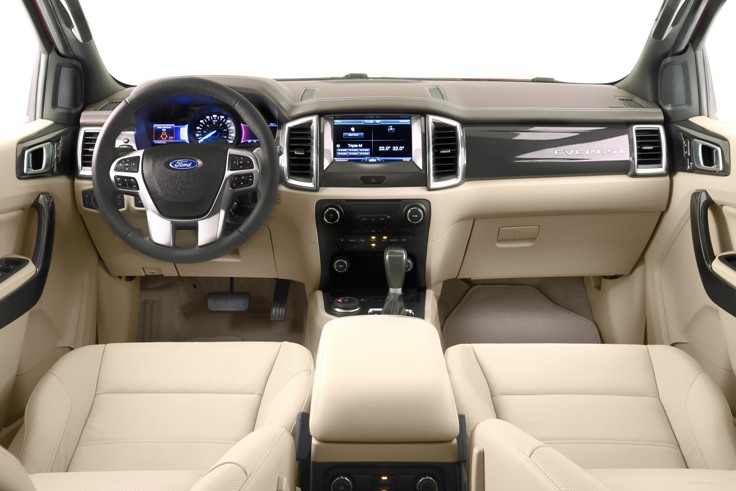 Фото салона нового Ford Everest 2014-2015