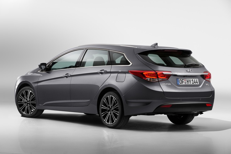 Фото новый Hyundai i40 универсал 2014 сзади