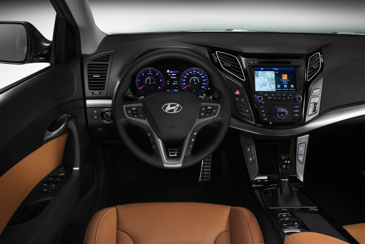Фото салона нового Hyundai i40 2014-2015