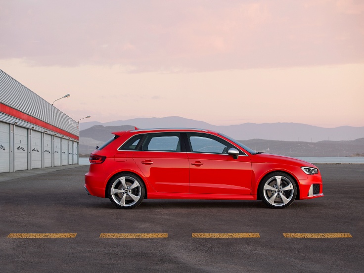 Фото новый Audi RS3 Sportback 2014-2015 сбоку