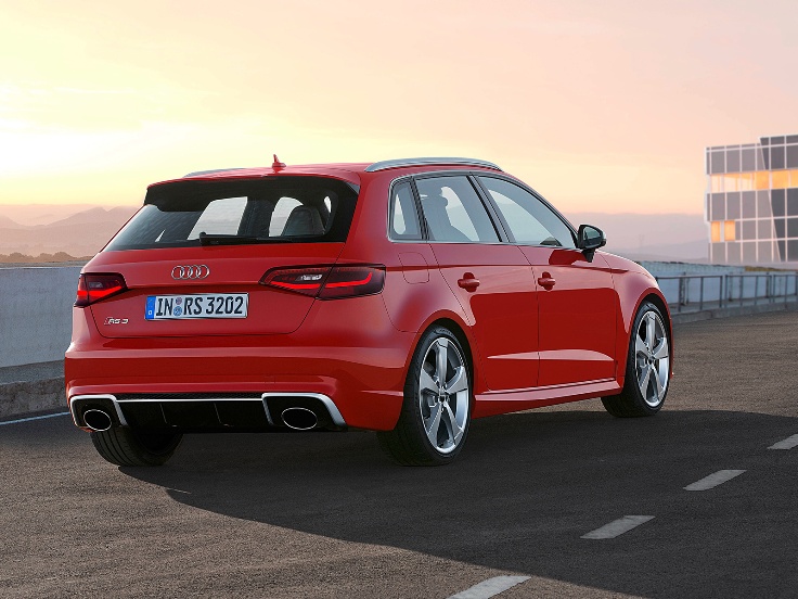 Фото новый Audi RS3 Sportback 2014-2015 сзади