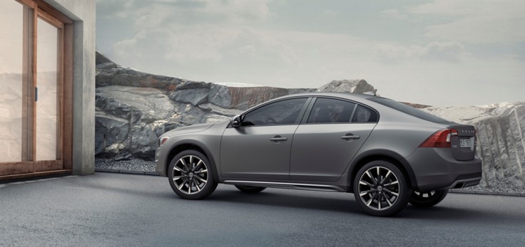 Фото новый Volvo S60 Cross Country 2015-2016 вид сбоку
