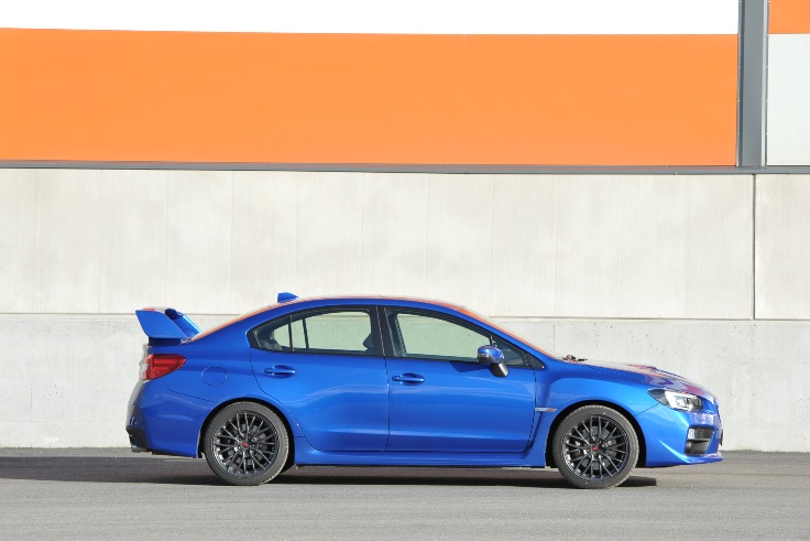Фото Subaru WRX STI 2015 спереди