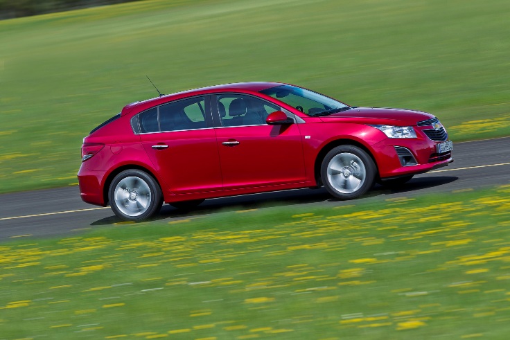 Фото Chevrolet Cruze хэчтбек 2015 спереди
