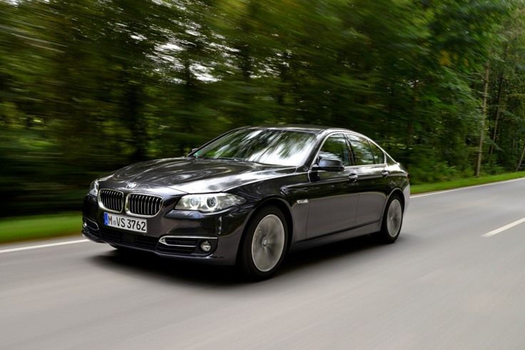 Фото BMW 5 Серии 2015 спереди