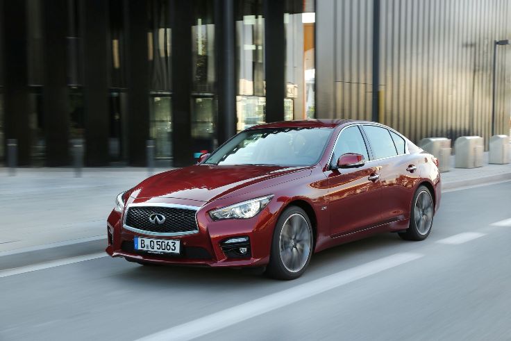 Фото Infiniti Q50 2015 спереди