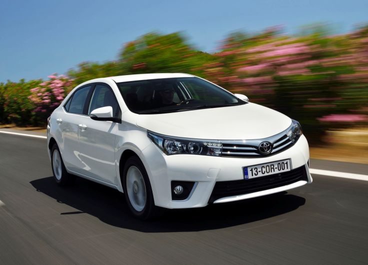 Фото Toyota Corolla 2015 спереди
