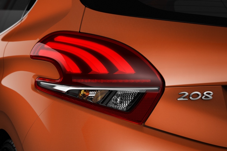 Фото светодиодного заднего фонаря нового Peugeot 208 2015-2016