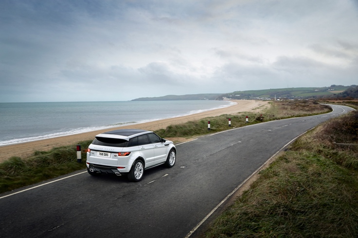 Фото новый Range Rover Evoque 2015-2016 вид сзади