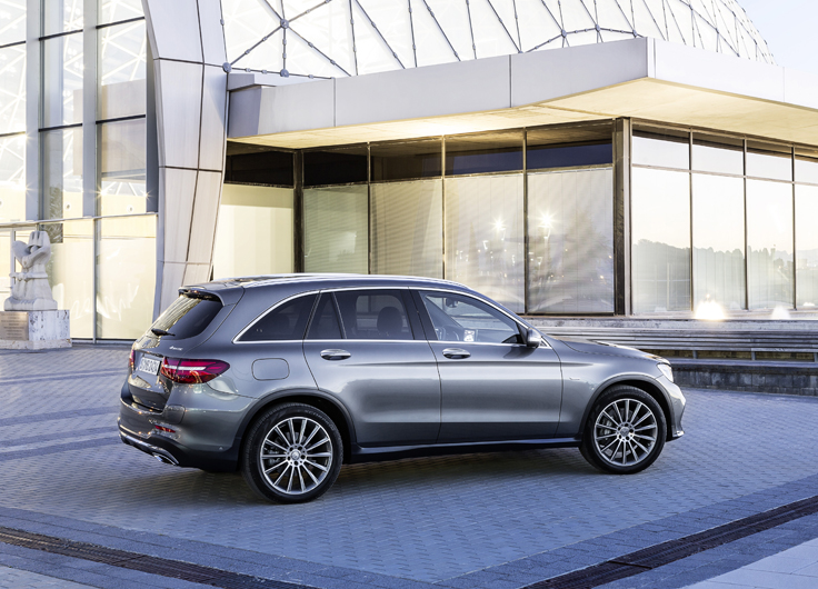 Фото нового Mercedes-Benz GLC 2015-2016 сбоку