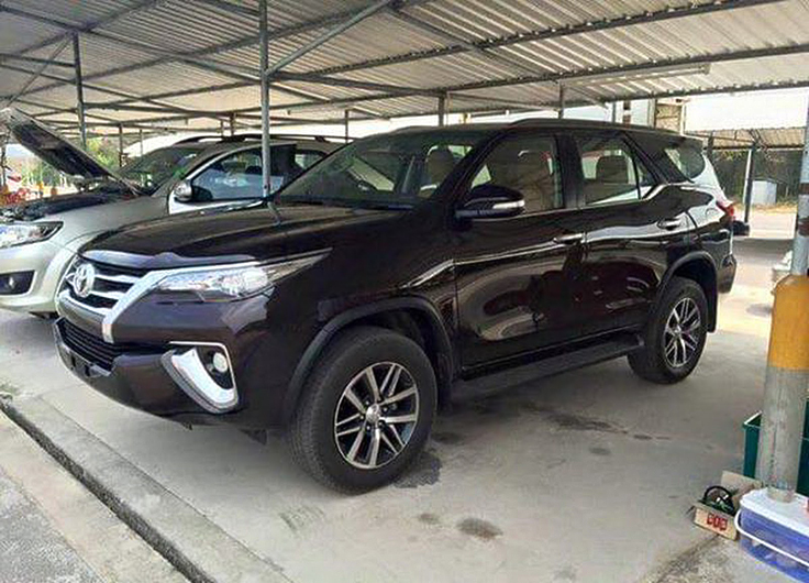 Фото нового Toyota Fortuner 2015-2016 спереди