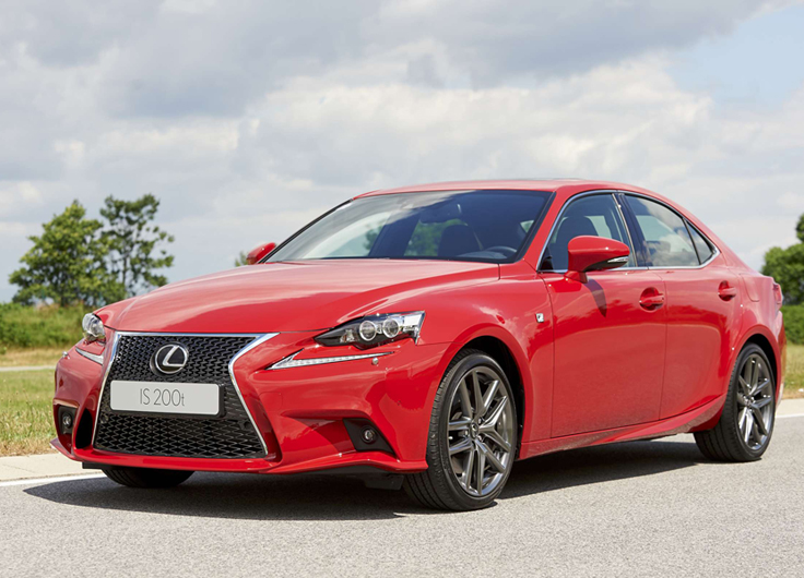 Фото нового Lexus IS 200t 2015-2016 вид спереди