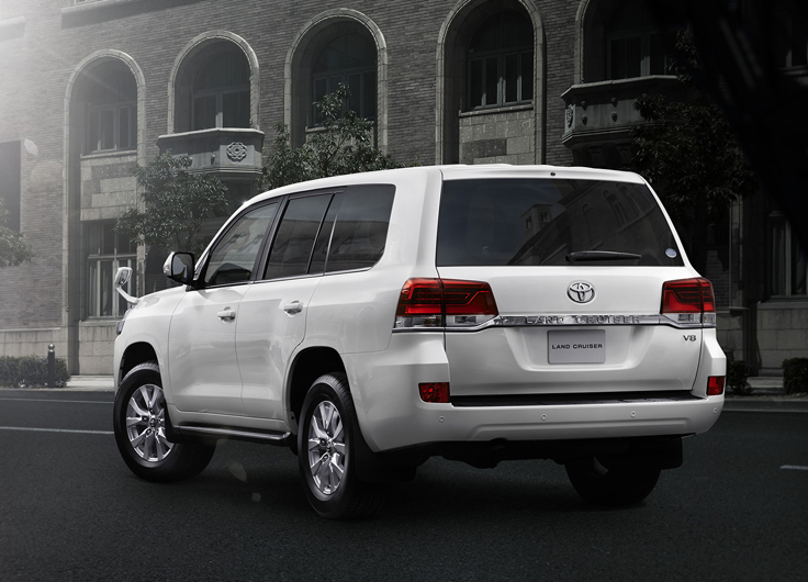 Фото новый Toyota Land Cruiser 200 2015-2016 сзади