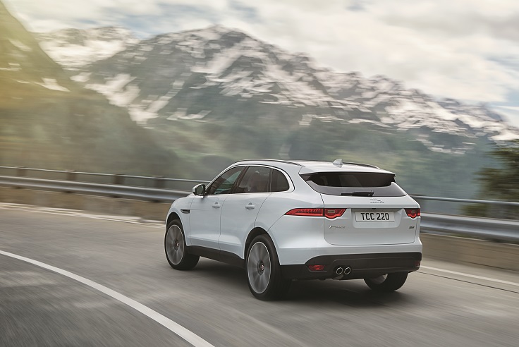 Фото новый Jaguar F-PACE 2015-2016 сзади