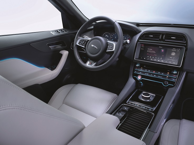 Фото новый Jaguar F-PACE 2015-2016 салон