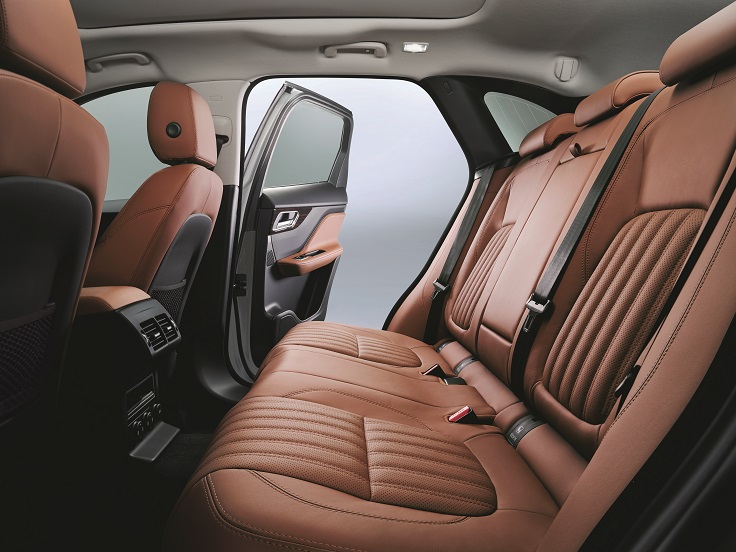 Фото новый Jaguar F-PACE 2015-2016 салон
