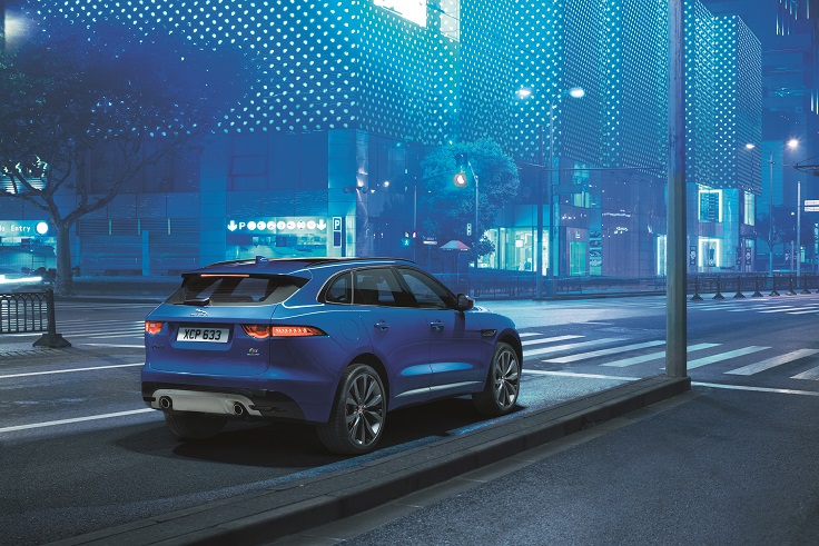 Фото новый Jaguar F-PACE 2015-2016 сзади