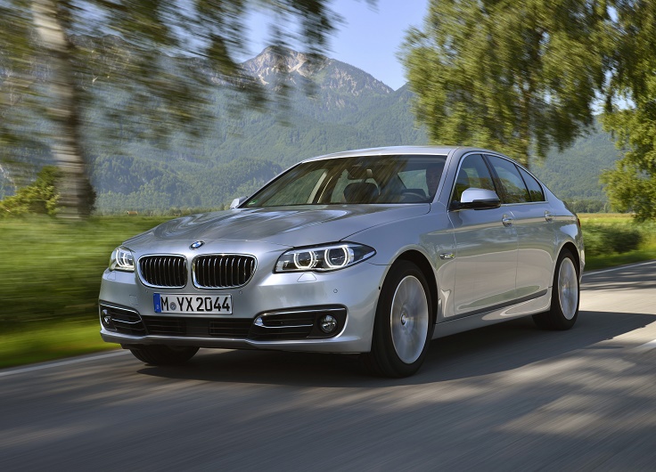 Фото BMW 5 Серии 2015-2016 спереди