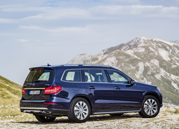 Фото новый Mercedes-Benz GLS 2015-2016 сзади