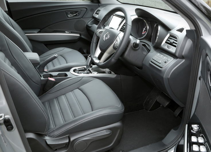 Фото нового дизельного SsangYong Tivoli 2015-2016 с полным приводом, салон